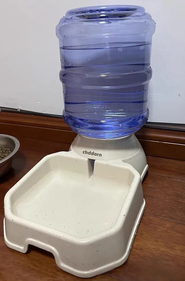 chddorn Automatic pet water dispenser, perfect for busy pet parents, small and medium-sized pets