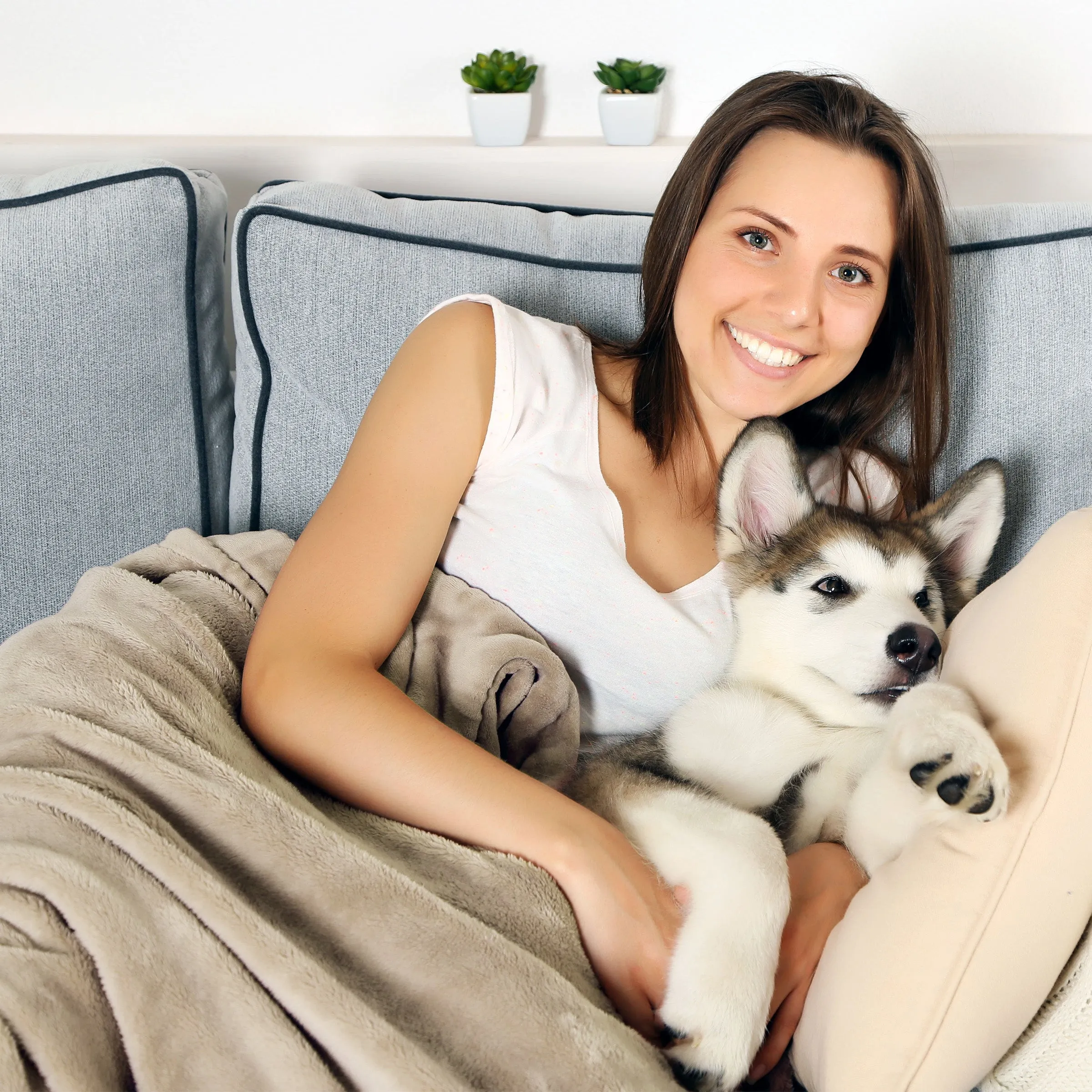 PETMAKER 60x70-Inch Waterproof Dog Blanket, Tan